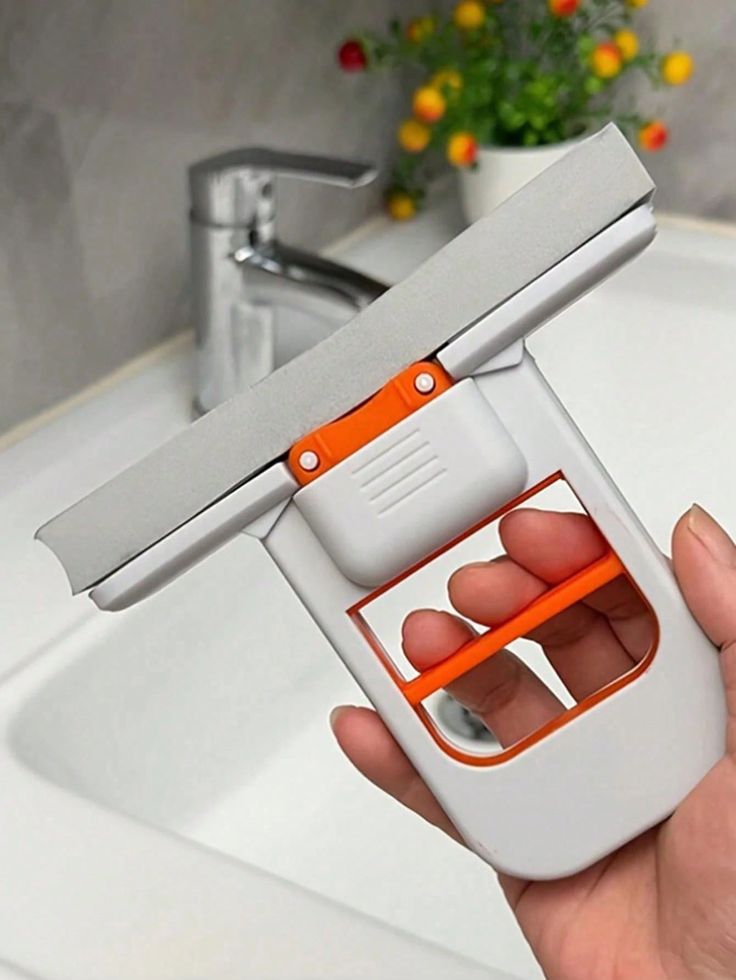 Compact Handheld Mop